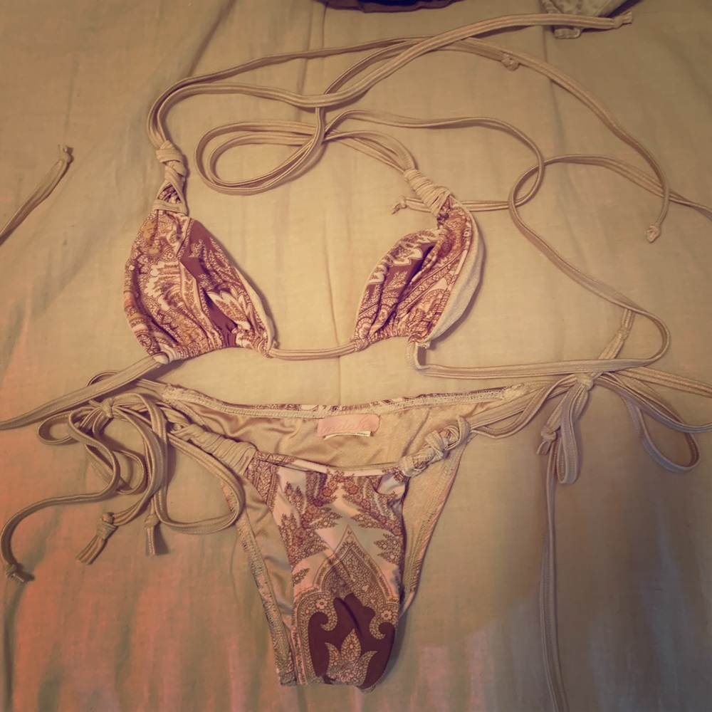 Indah bikini